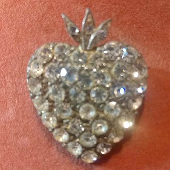 Beautiful Rhinestone Vtg. Strawberry Heart Brooch - Picture 2 of 4